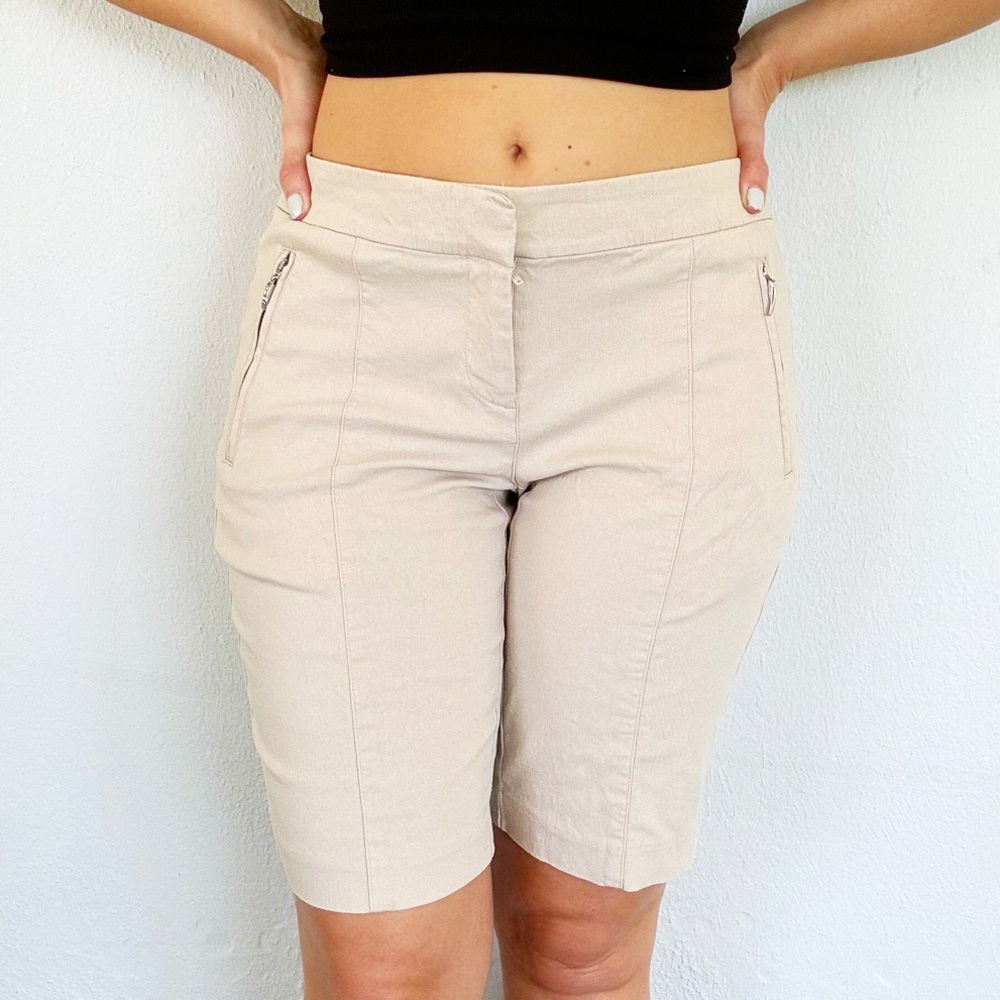 IZOD Golf khaki zip pocket stretch performance Bermuda style shorts size 2